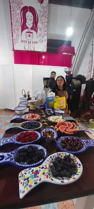 Mesa de degustación con productos regionales