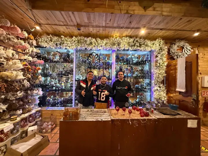 Tienda de esferas navideñas en Chignahuapan