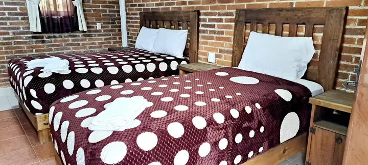 Cabaña Triple con cama matrimonial e individual