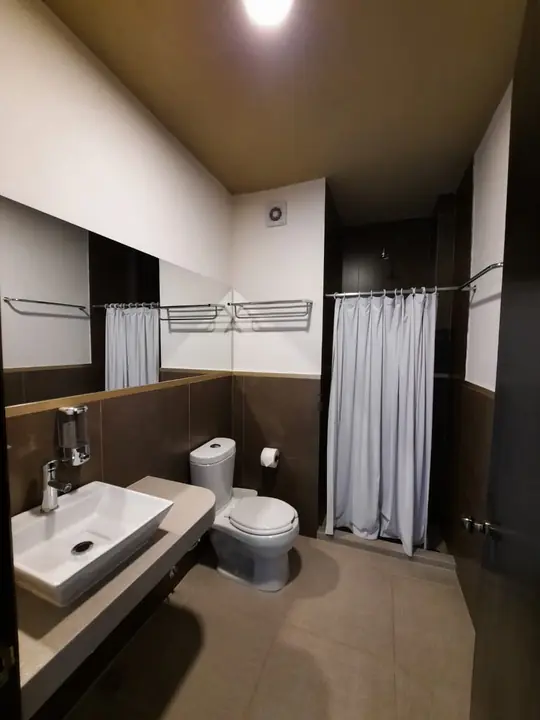 Baño independiente de la habitación sencilla